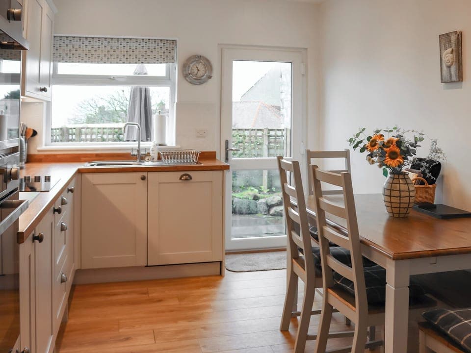 Kitchen/diner | Trem Y Mor, Criccieth