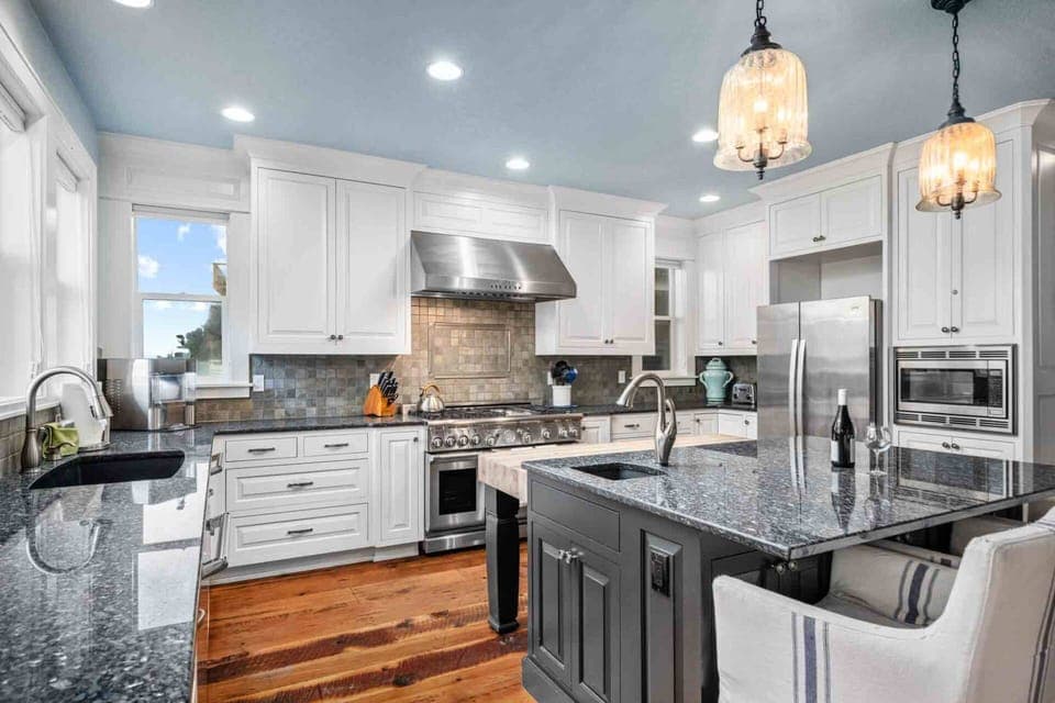 Cook delicious meals for breakfast, lunch, and dinner in this fully equipped kitchen. We suggest grabbing some seafood from a local market.