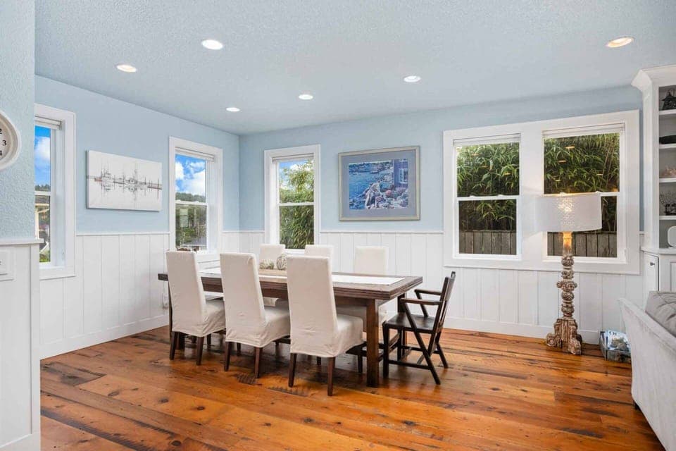 "The inviting warmth of colors, design aesthetic and multitude of windows created a welcoming and relaxing atmosphere." - Jessica