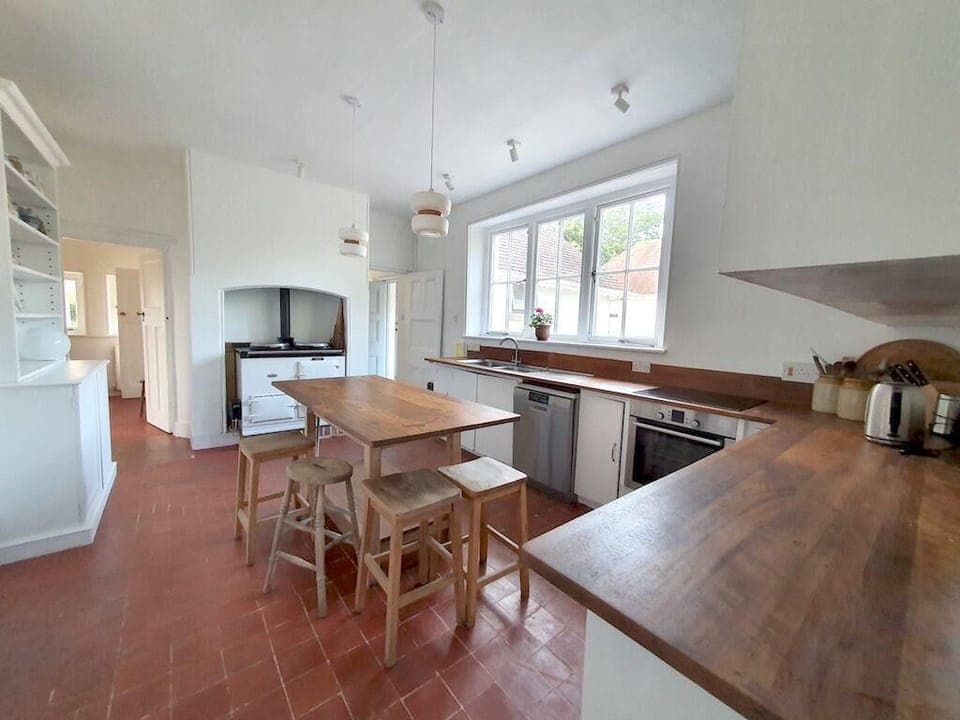 Fully equipped kitchen