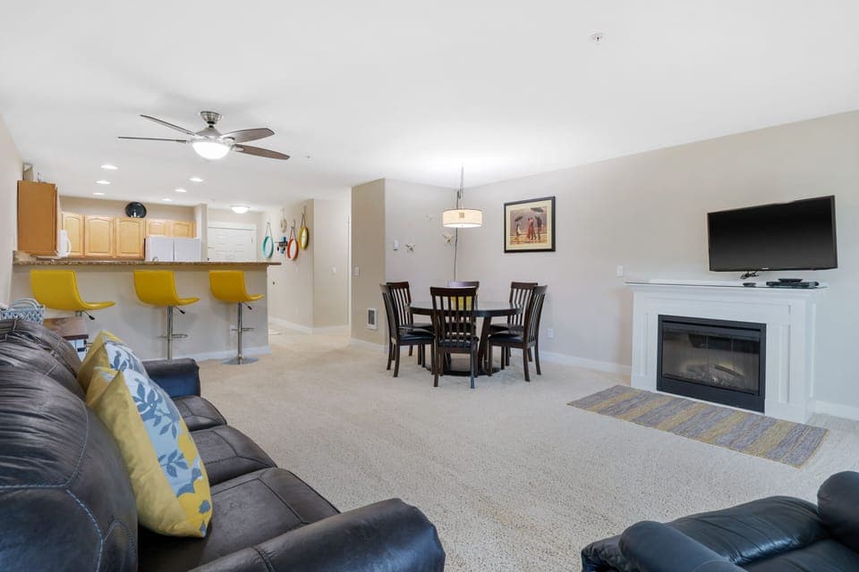 1215 Vacation by the Sea