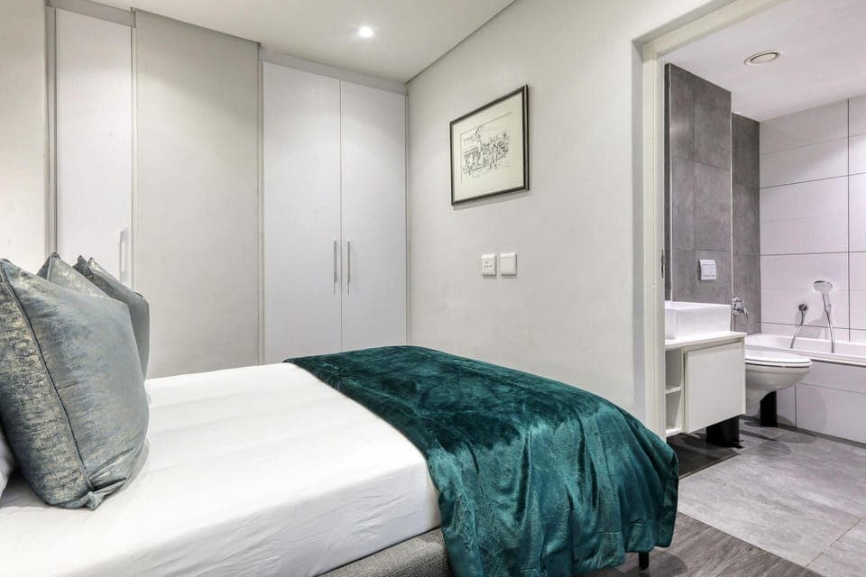 701 Backup-Powered Classic Luxury Apartment 24