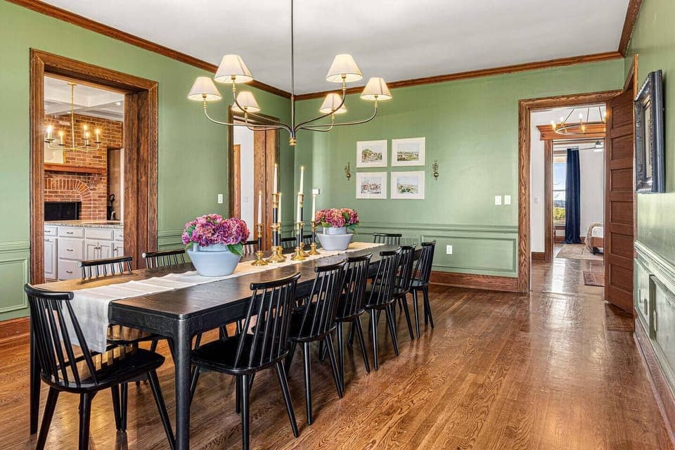 Experience the magic of Kentucky hospitality at our equestrian-inspired dining room. 