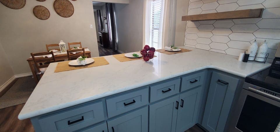 Kitchen / Bar Dining