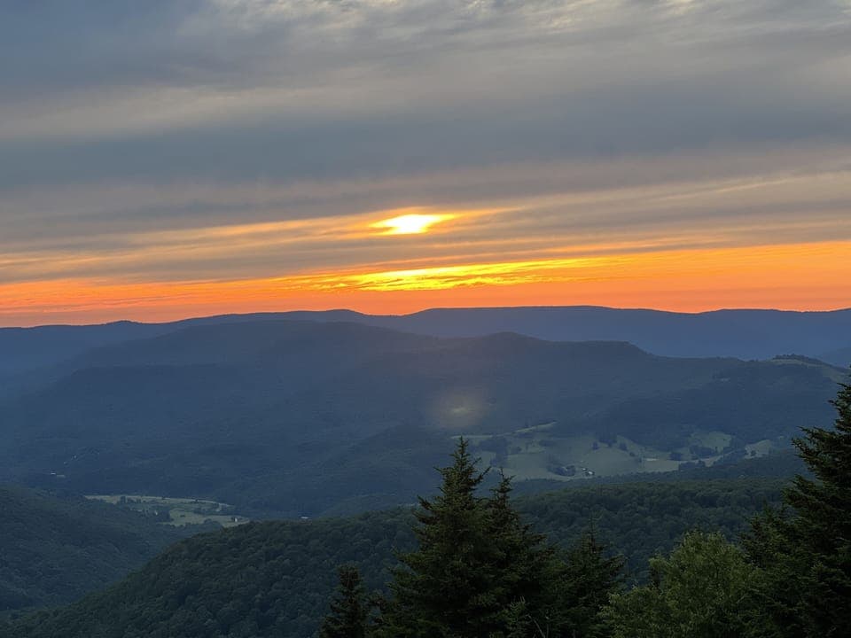 Majestic sunset views of the mountains and Shavers Lake.

Moments that memories are made of.