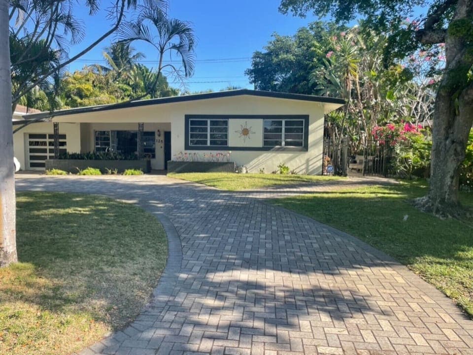 Beautiful, Tranquil Tropical Home