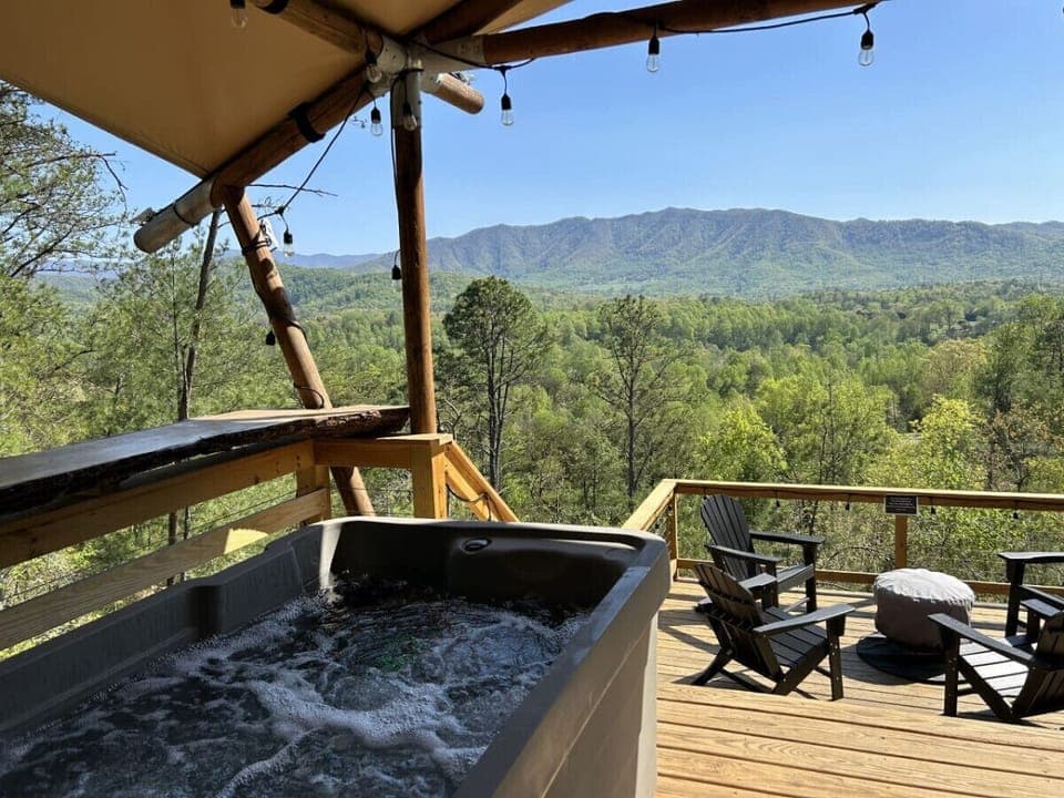 Outdoor spa tub