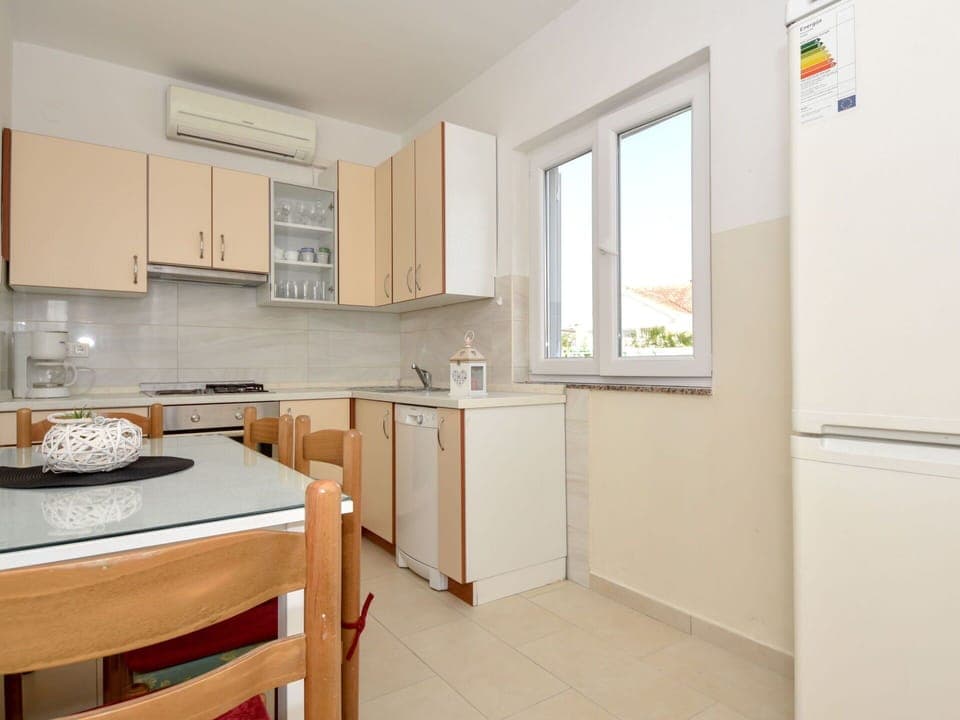 Cloud, Water, Sky, Plant, Property, Azure, Natural Landscape, Swimming Pool, Tree, Vegetation