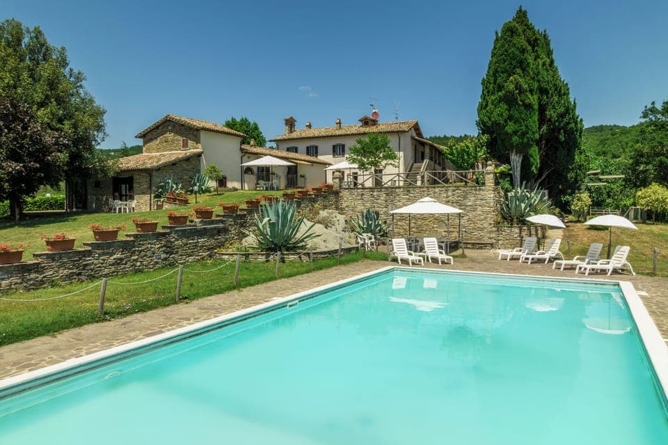 Agriturismo con piscina panoramica - appartamenti per vacanze Umbria