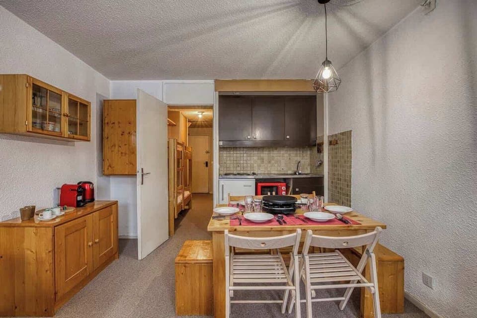 Dining table, coffea station, ideal for "après ski" or during summer after walks in the mountain.