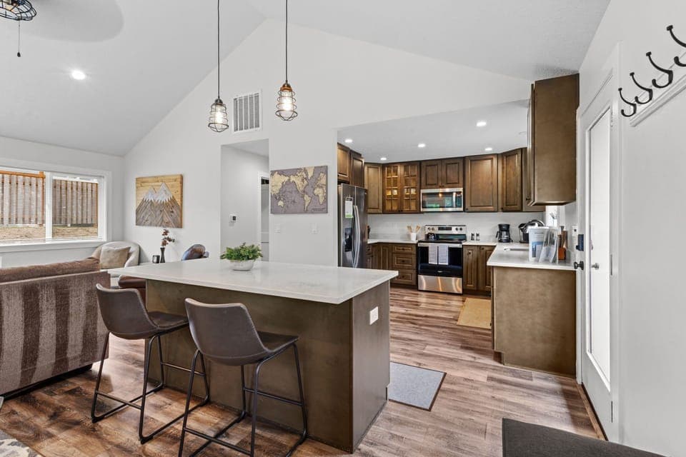 With new interior design, modern furnishings, and stunning forest views, this home is the ultimate oasis in the tranquil beauty of the Pacific Northwest.