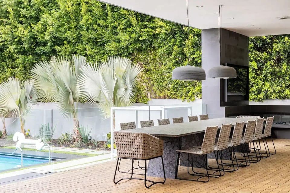 Outdoor dining