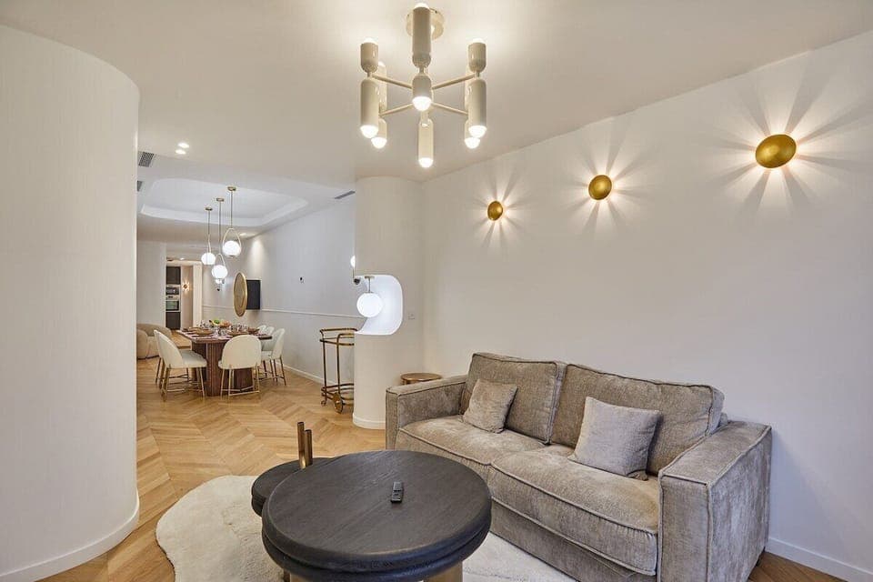 Coin salon avec télévision