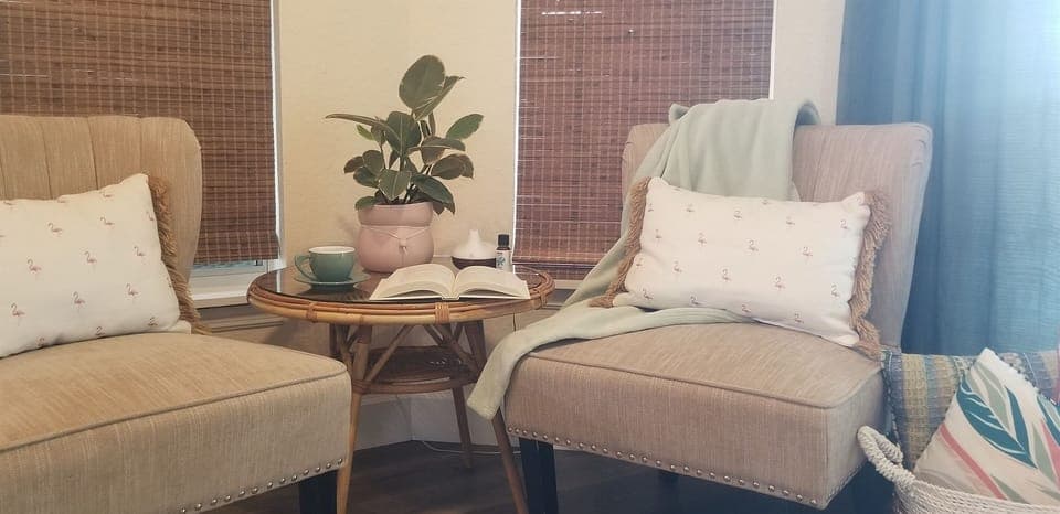 Coffee lounge/reading nook/bistro. 