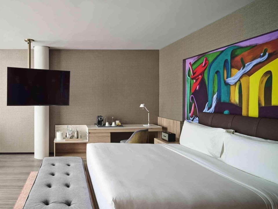 Unit with comfortable bed