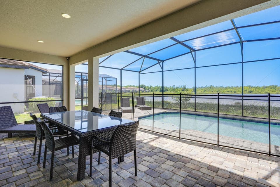 Haines City Vacation Rental | 4BR | 4.5BA | 1 Step Required | 2,404 Sq Ft