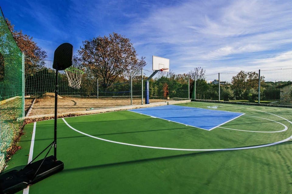 Sport court
