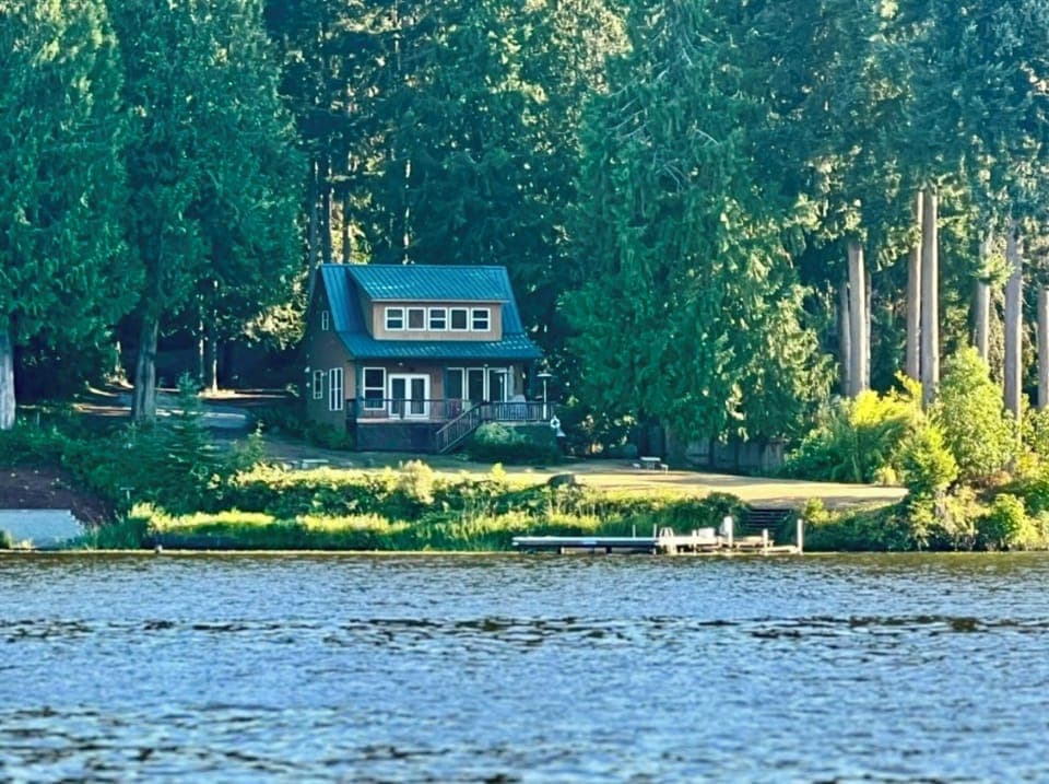 Book your perfect lakeside escape now for a tranquil and unforgettable retreat.