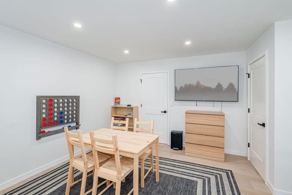 Bunk room: 2 twin-over-queen bunks