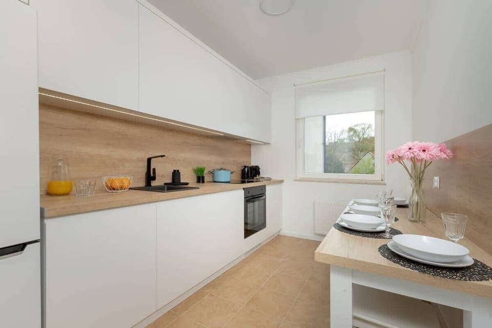 Independent kitchen with a dining area