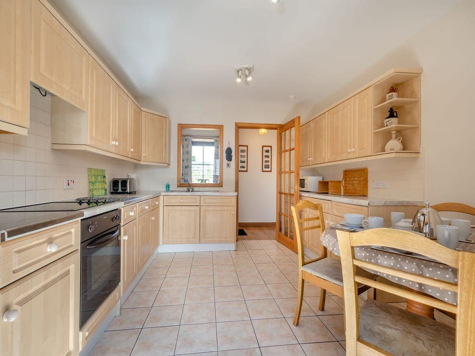 Kitchen/diner | Eryb Cottage - Shannochie Cottages, Shannochie