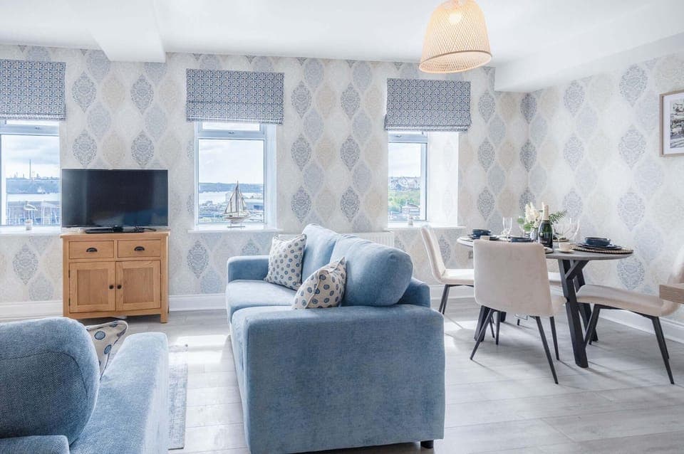 Harbour View - 2 Bedroom Apartment - Milford Haven (21857)