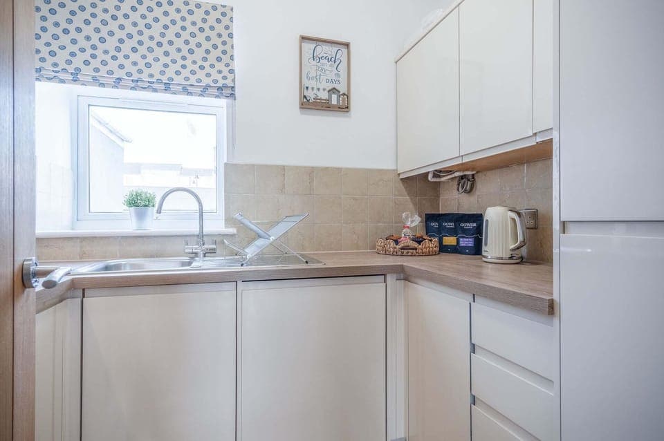 Harbour Heights - 2 Bed Apartment - Milford Haven (21882)