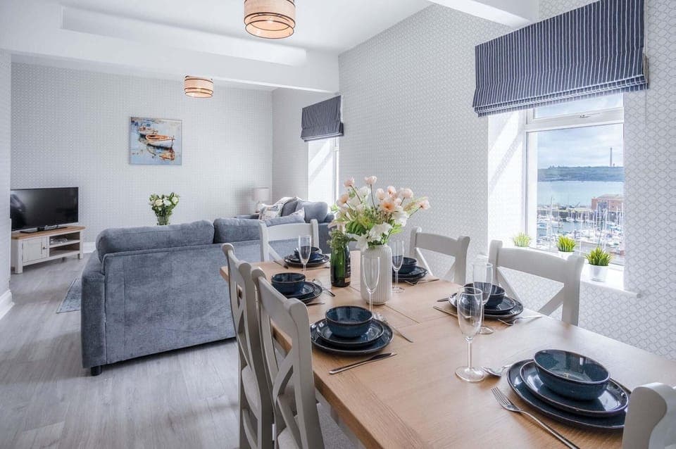 Beach Haven Hideout - 2 Bedroom - Milford Haven (20870)