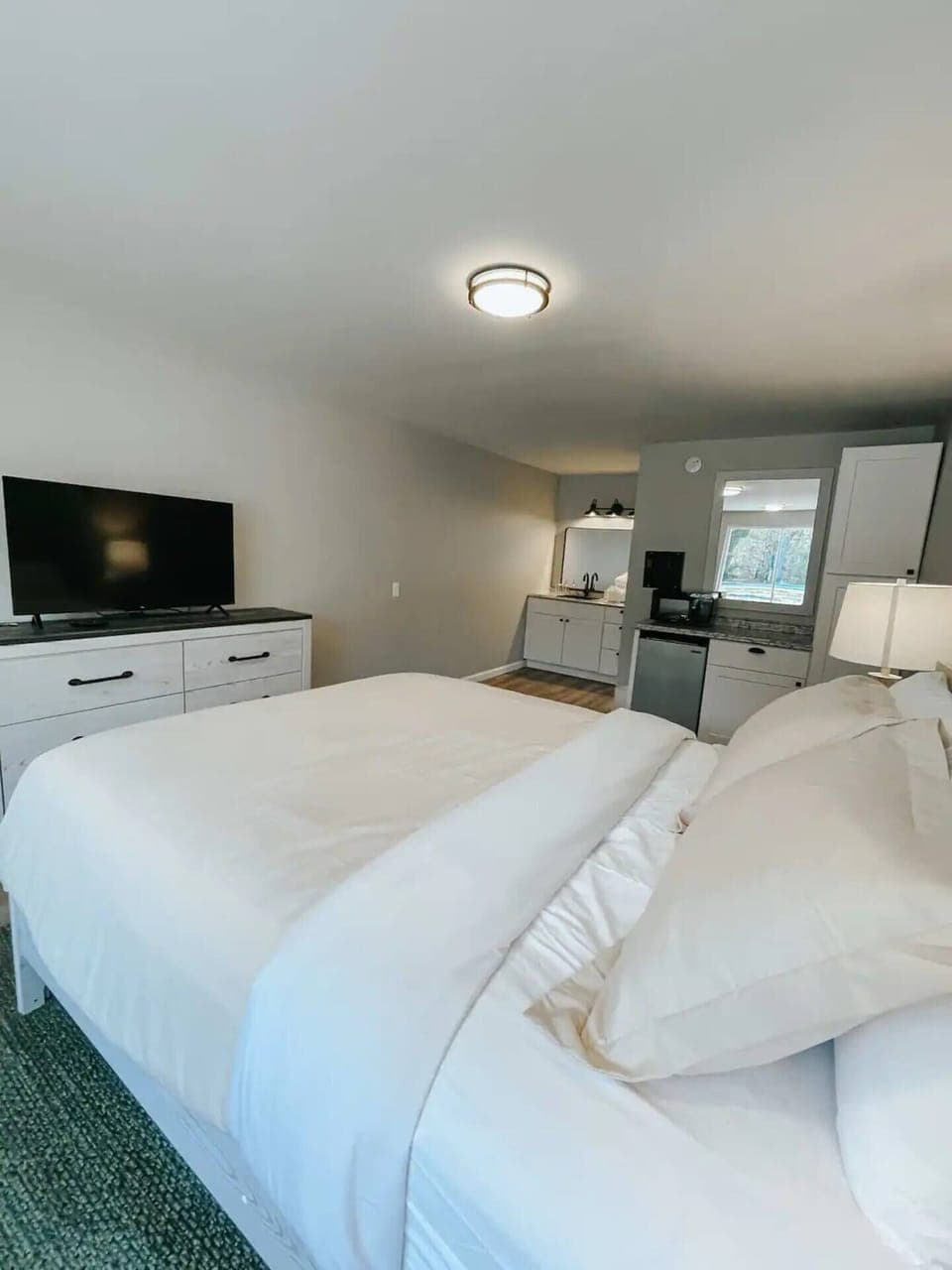 The ultimate staycation spot: a bedroom equipped with everything you need! 