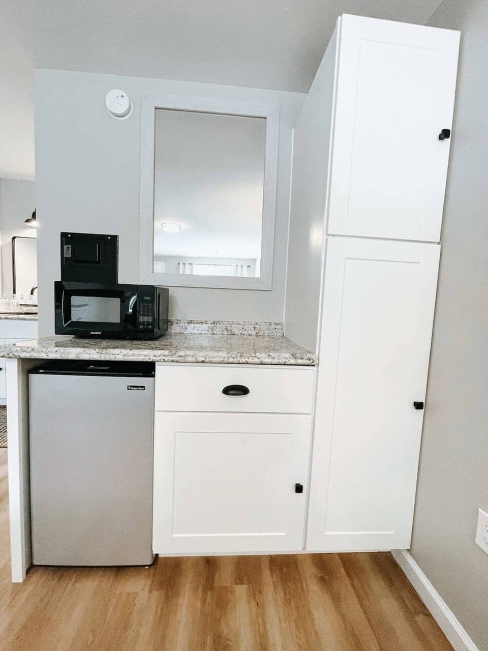Just found my dream kitchen Equipped with a microwave, and a dishwasher! 