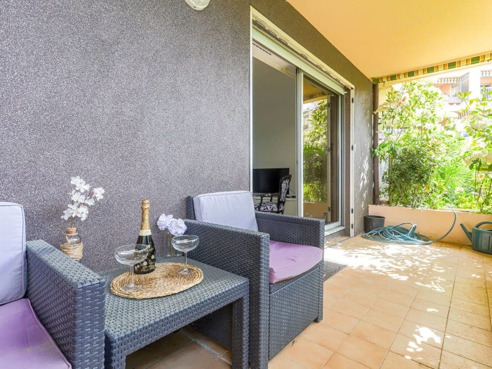 Property, Water, Sky, Interior Design, Building, Swimming Pool, Leisure, Shade, Tree, Condominium