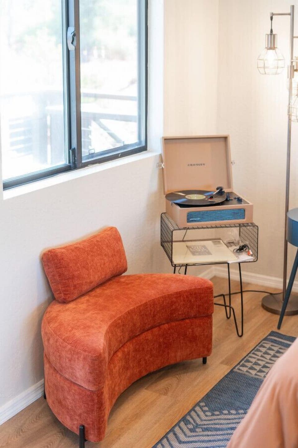 Clean, cool, and effortlessly atmospheric.