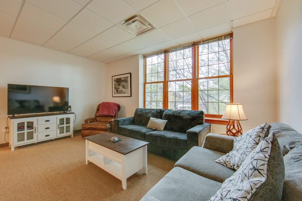 New Kensington Vacation Rental | 2BR | 1BA | 1,100 Sq Ft | Step-Free Access