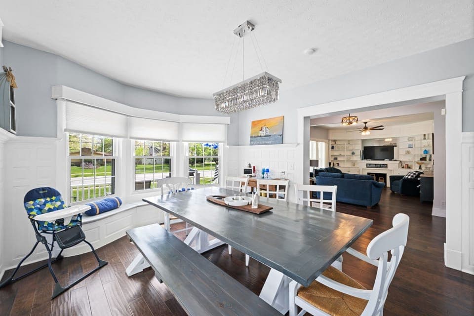 The living room, dining and kitchen have a great flow. Equipped for full use!