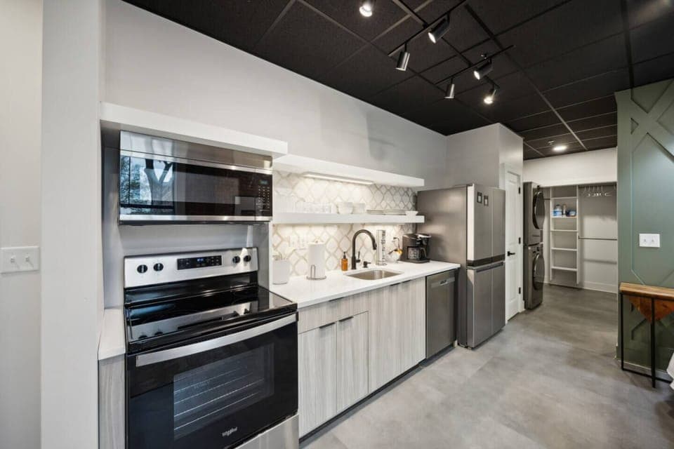 Located on 2nd floor - Full Kitchen