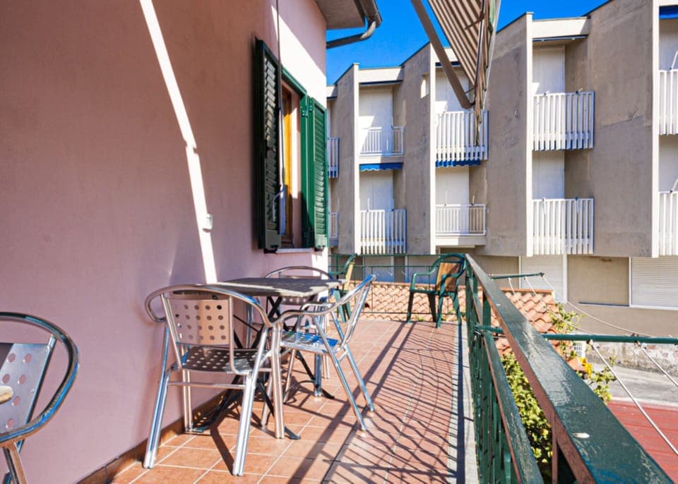 External table-Casa Bartolomea 5-Elba Island