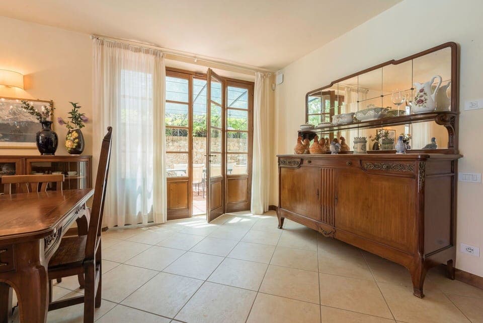 Autumn, Dining Room, Living Room, Spring, Summer