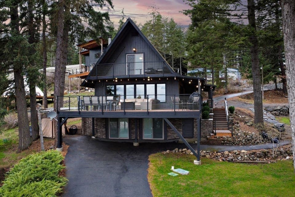 Front photo of the Modern A-Frame cabin in Cavebay