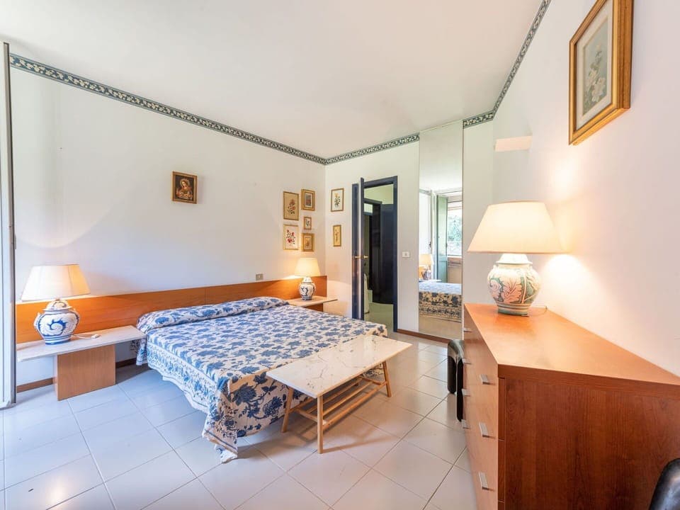 Furniture, Property, Comfort, Picture Frame, Wood, Bed Frame, Interior Design, Floor, Building, Bed