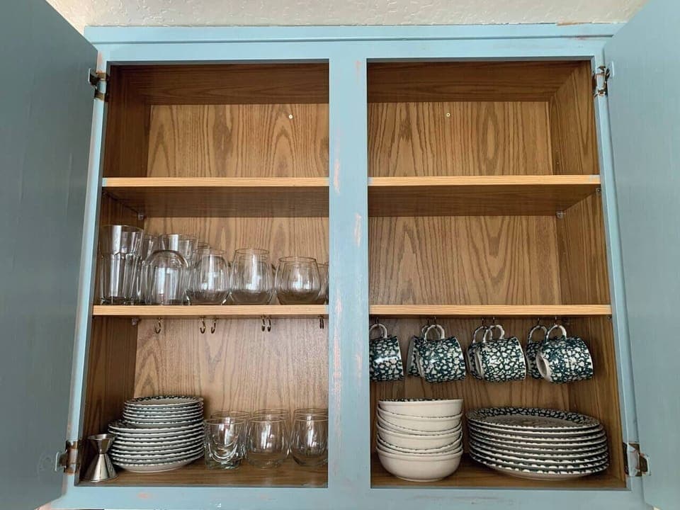 we provide basic dishes .. only lite cooking .. microwave and toaster. no oven or stove 