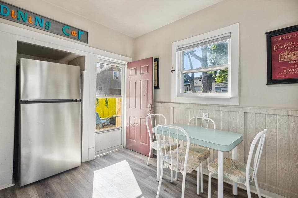 Eat-In Kitchen