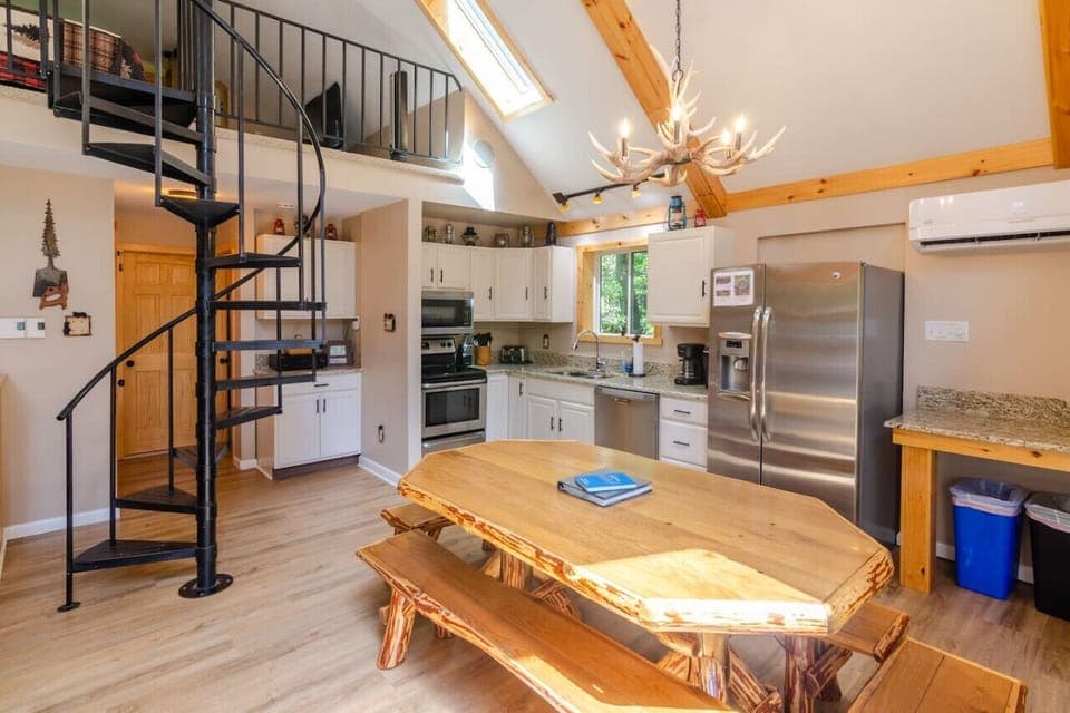Kitchen & Dining