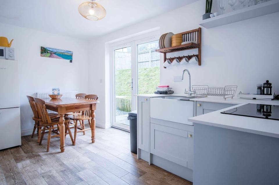 Yellow Cottage - 2 Bedroom Cottage - Dale (19190)