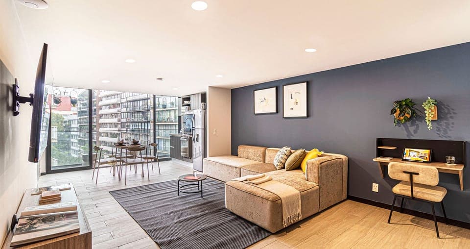 El mobiliario, la decoración y los servicios pueden variar ligeramente.