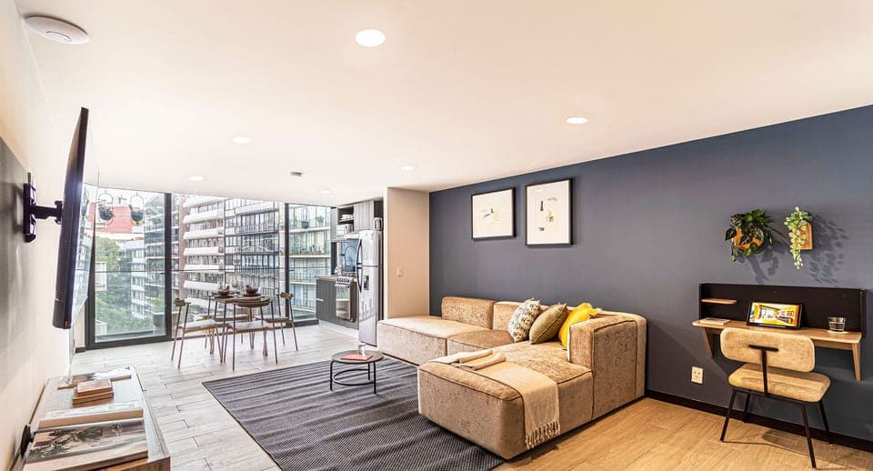 El mobiliario, la decoración y los servicios pueden variar ligeramente.