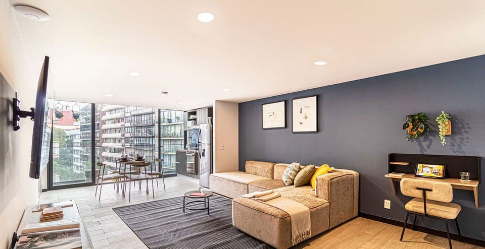 El mobiliario, la decoración y los servicios pueden variar ligeramente.