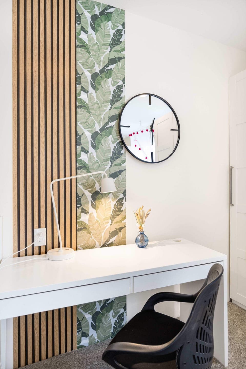 We also prepare an office desk if you need to work from home