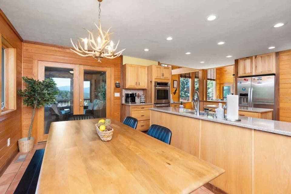 Main Level Dining