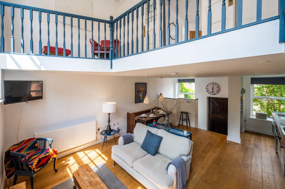 Open Plan Living & Galleried Landing