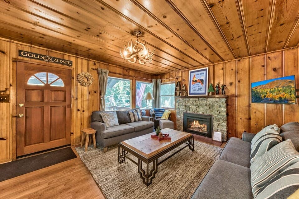 Cozy living room with gas fireplace.